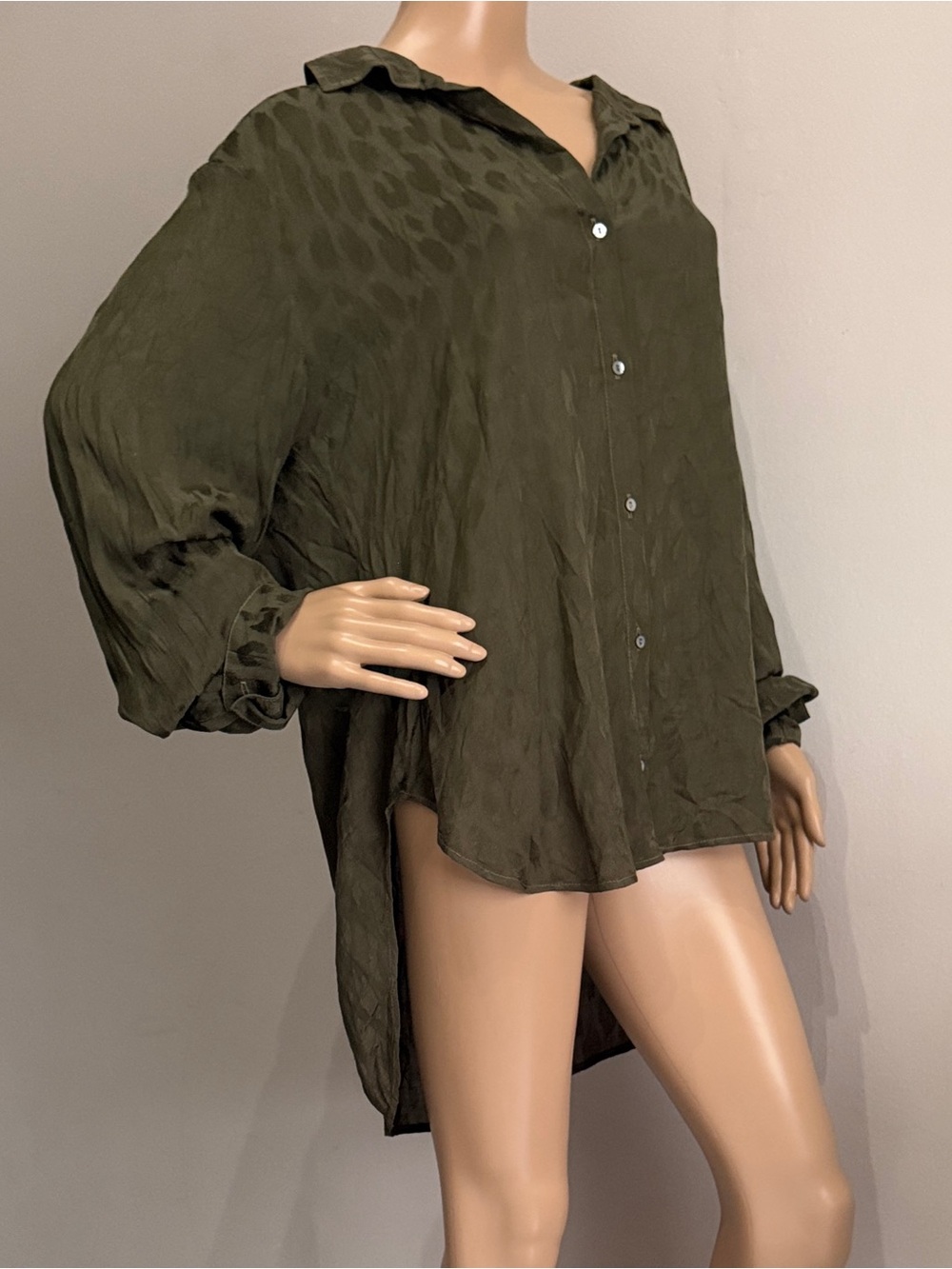 Bella Dahl Olive Green Jacquard Leopard High Low Button Front Blouse Oversized